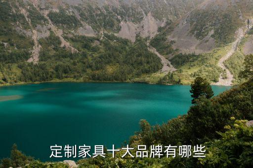 定制木紋衛(wèi)浴柜門圖片,黑色臺(tái)面配木紋柜門圖片